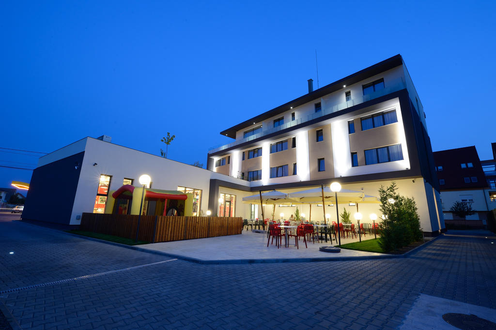 Dumbravita  Hotel Galaxy מראה חיצוני תמונה